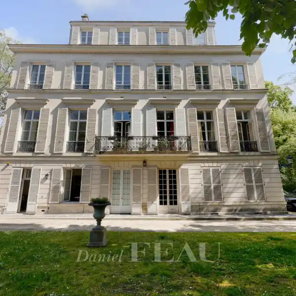 CHARMING SOUTH-FACING APARTMENT BY VERSAILLES CHâTEAU