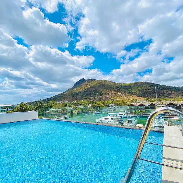 STUNNING FIVE BEDROOM VILLA