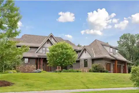 Private Living Near Lake Elmo Park Reserve