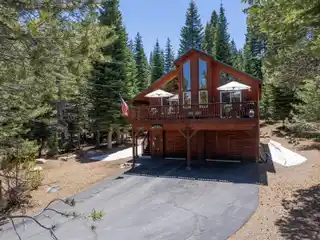 Light-filled Modern Cabin in Truckee