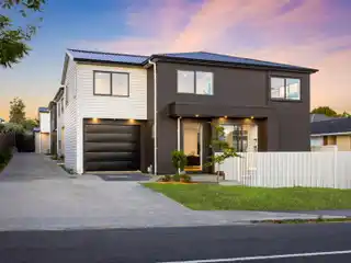 Designer Living Steps from Cornwall Park