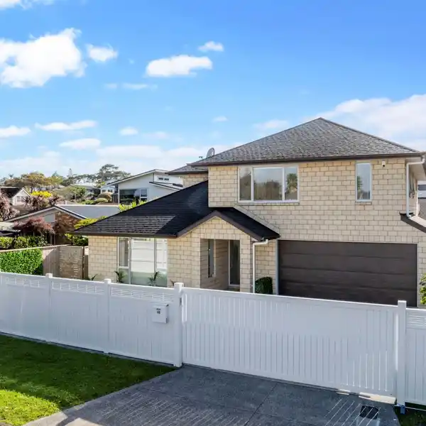 SPACIOUS AND SUNNY FAMILY HOME