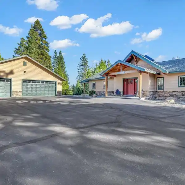 REFINED MOUNTAIN LIVING ON TWO LEVEL ACRES