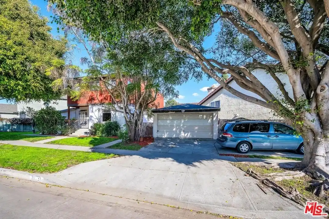 Charming Adjacent to Studio Estates