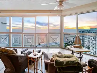Beautiful Beachfront Unit with Spectacular Views