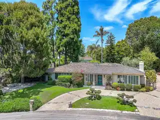 Comfort and Style in Lower Lunada Bay