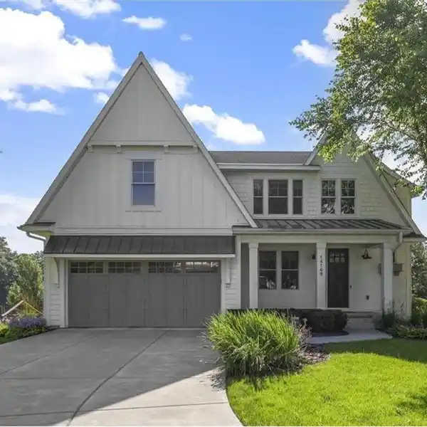 METICULOUSLY MAINTAINED CUSTOM HOME NEAR PRIOR LAKE