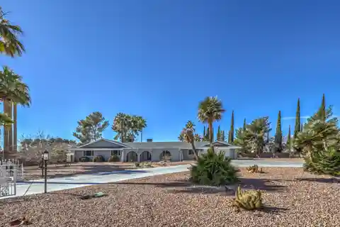 Beautiful Renovated Hidden Gem