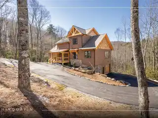 Spacious and Tranquil Home in Chinquapin