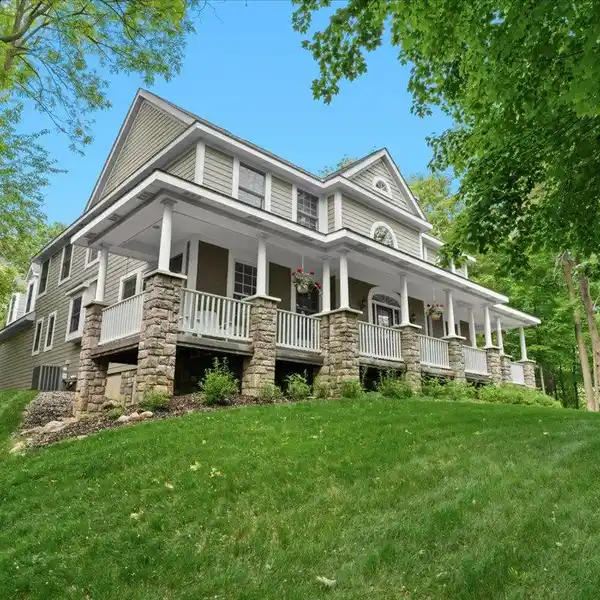 HIDDEN GEM IN MILFORD VILLAGE