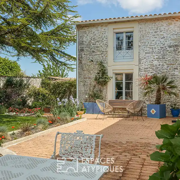 ELEGANT PROPERTY IN A WOODED PARK