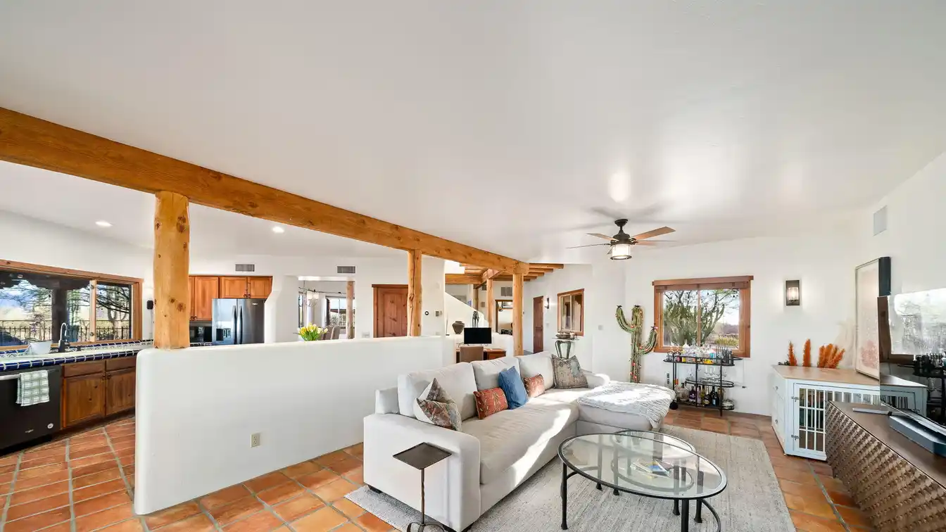 Timeless Southwest-style Property in La Cholla Airpark