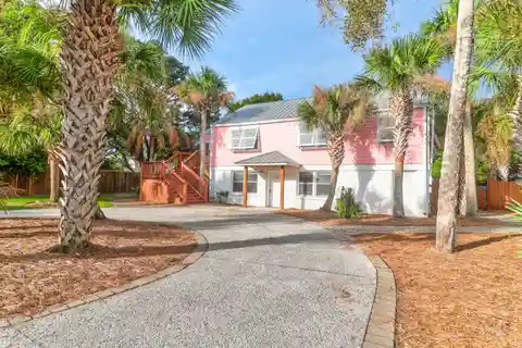 Classic Beach House Third Back from the Ocean