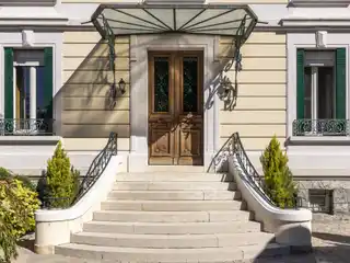 Tastefully and Thoroughly Renovated Villa