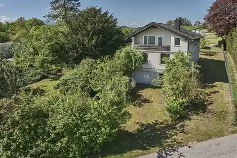 Special Property with Lake and Mountain Views