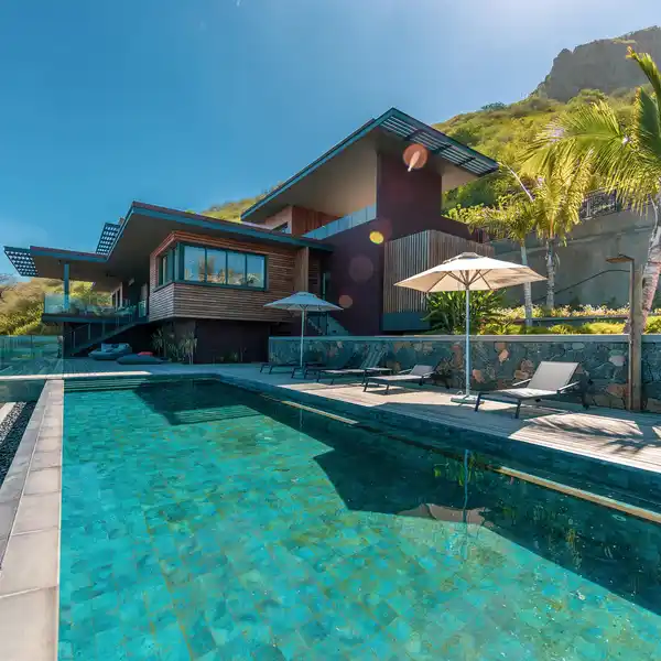 THE CROWN JEWEL OF THE LEGEND HILL ESTATE