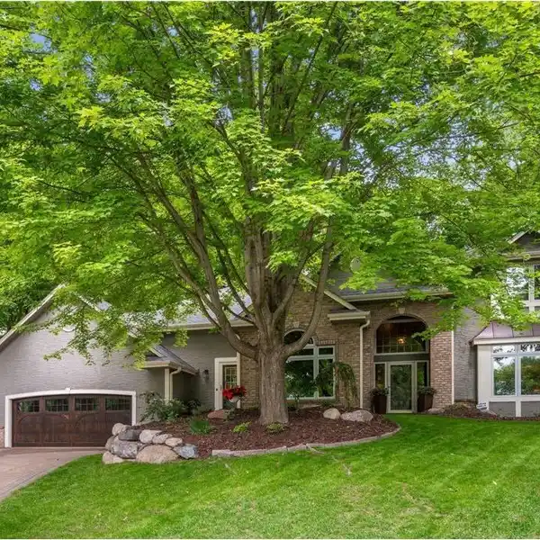SOPHISTICATED COMFORT IN A VIBRANT COMMUNITY