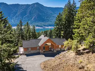 Unique Gem in Ridge View Estates