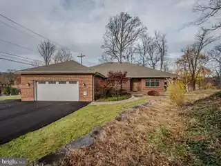 Luxurious and Contemporary Living Come Together