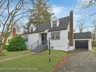 Charming Cape Cod Home in Oakhurst