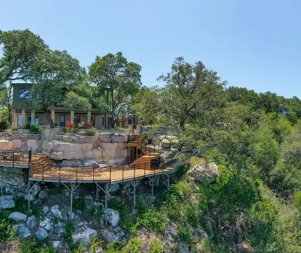 PICTURESQUE PROPERTY ON LAKE AUSTIN