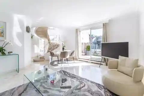 Sunny Duplex with Expansive Terrace Views