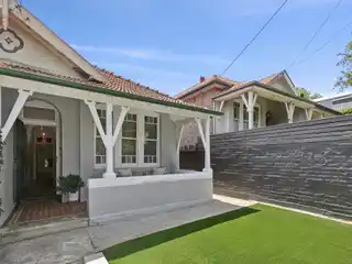 Charming Brick Semi with Private Courtyard