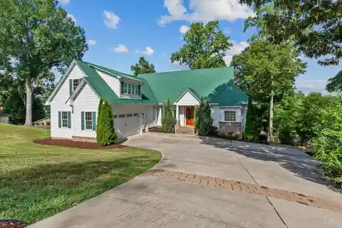 Fully Furnished Lakefront Luxury with Dock Access