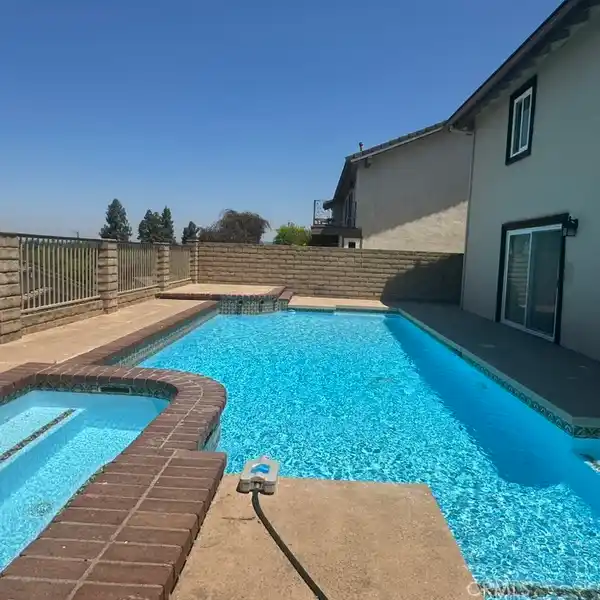 SCENIC POOL HOME WITH BONUS GUEST QUARTERS