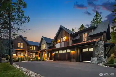 Luxury Mountain Retreat on Paintbrush Lake