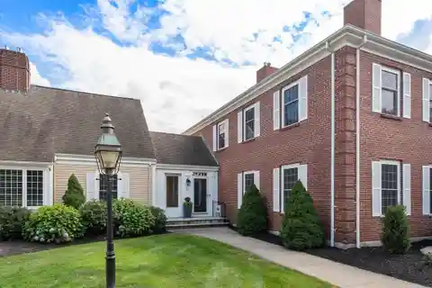 Beautifully Renovated Hunters Ridge Townhome