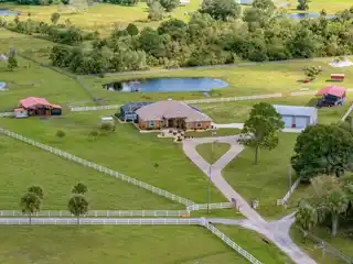 Scenic Retreat with Firepit and Outdoor Lounge