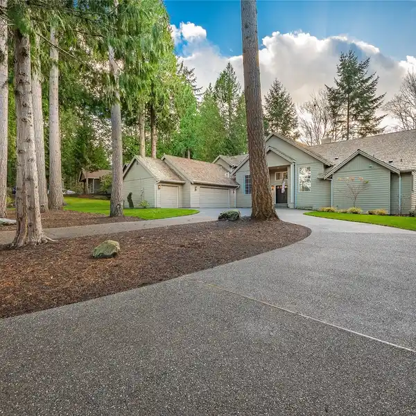 COMFORT AND ELEGANCE ON THE PRESTIGIOUS SEMIAHMOO GOLF COURSE