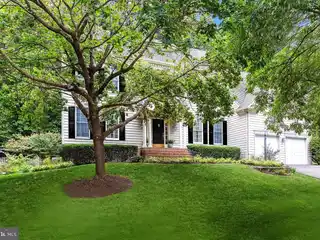 Beautiful Colonial Home in Coveted Cambria