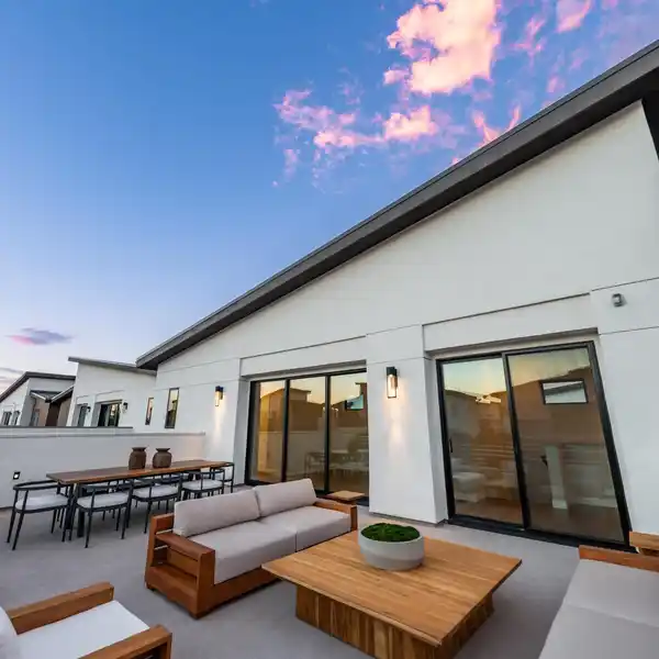EXPANSIVE PENTHOUSE VILLA