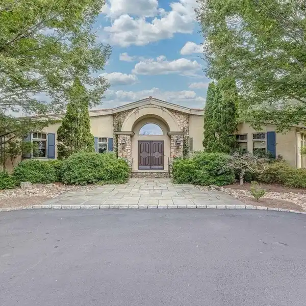 STUNNING TUSCAN STYLE HOME CREATING A MEDITERRANEAN INSPIRED RETREAT