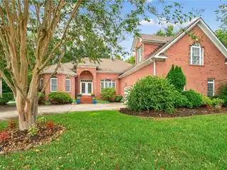 Spacious Great Bridge Retreat with Dual Primary Suites