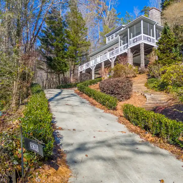 CEDAR SHAKE COTTAGE IN PERRIN COVE AT LAKE BURTON