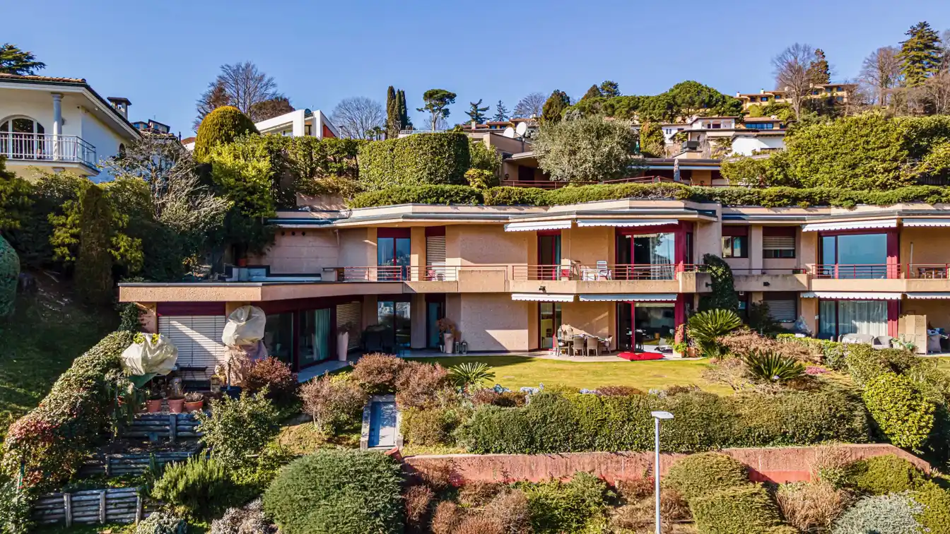 Well-located Home with Amazing Views