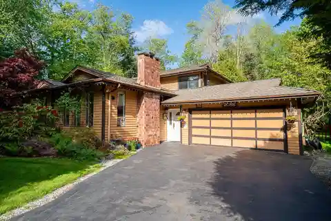 Spacious Split-level on Private Parklike Acre