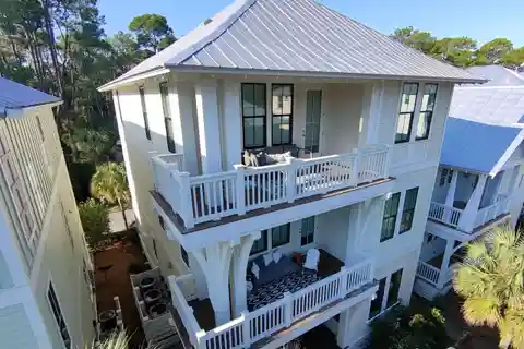 Unbeatable Location in Serene Treetop