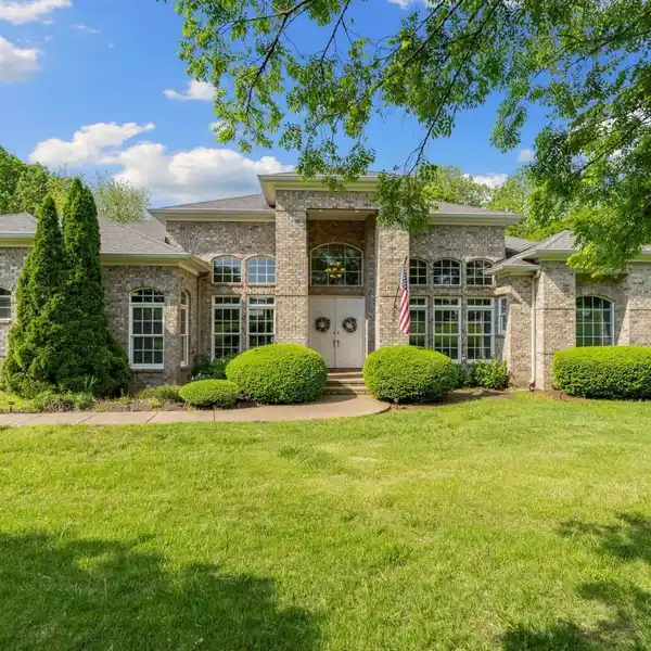 REFINED COUNTRY LIVING WITH MODERN COMFORT