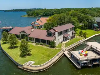 The Benchmark for Cedar Creek Lake Homes