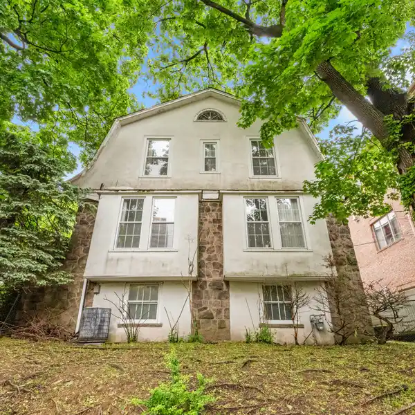 INCREDIBLE OPPORTUNITY IN A DESIRED LOCATION