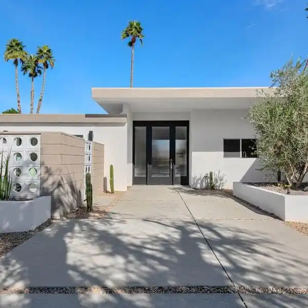 BEAUTIFULLY UPDATED MID-CENTURY MODERN HOME IN SOUTH PALM SPRINGS