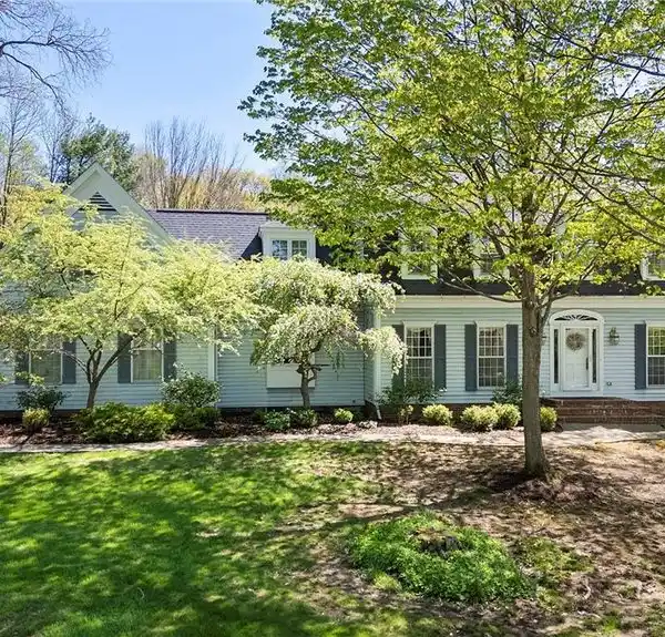 CUSTOM BEAUTY ON A PRIVATE TREED LOT