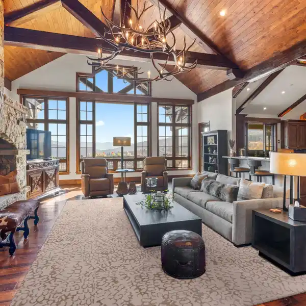 PRIVATE FULLY FURNISHED LUXURY RESIDENCE ON TWO ACRES
