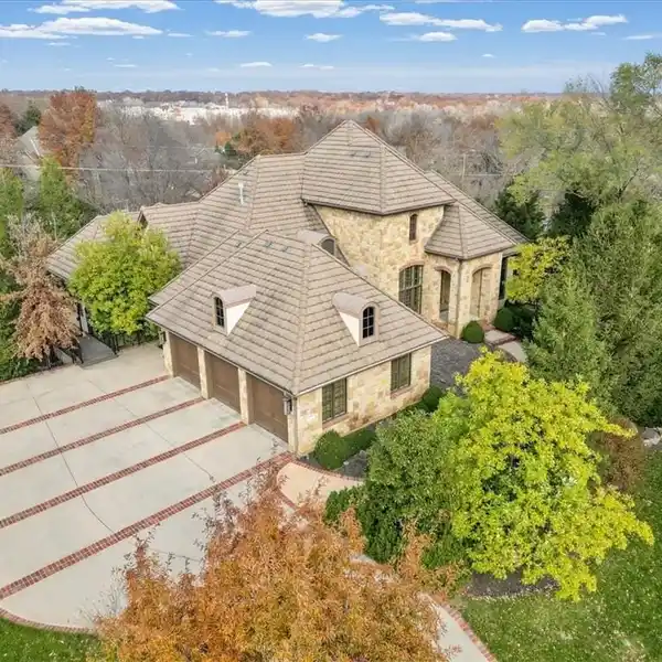 BEAUTIFULLY DESIGNED CUSTOM HOME