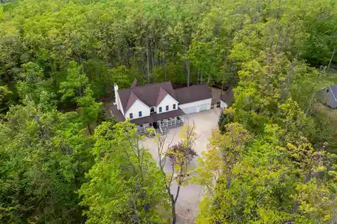 Tranquil Living Close to Town