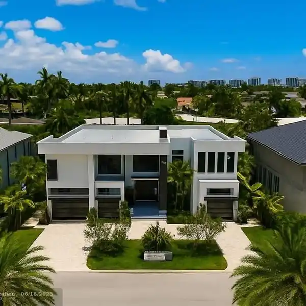 STRIKING NEW CONSTRUCTION MODERN WATERFRONT RESIDENCE
